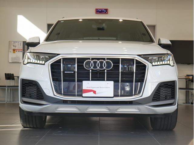 Ｑ７ ５５ＴＦＳＩクワトロ　Ｓライン　認定中古車　ＳＬＩＮＥ　７シーターパッケージ　バルコナレザーシート　アウディドライブセレクト　エアサスペンション　マトリクスＬＥＤヘッドライト　シートメモリー　４ゾーンオートマチックエアコン　ＴＶ（2枚目）