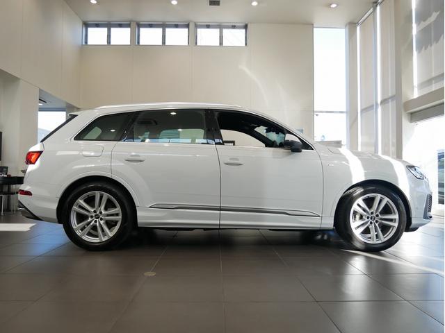 Ｑ７ ５５ＴＦＳＩクワトロ　Ｓライン　認定中古車　ＳＬＩＮＥ　７シーターパッケージ　バルコナレザーシート　アウディドライブセレクト　エアサスペンション　マトリクスＬＥＤヘッドライト　シートメモリー　４ゾーンオートマチックエアコン　ＴＶ（8枚目）