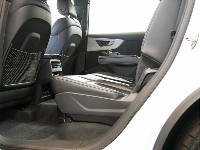 Ｑ７ ５５ＴＦＳＩクワトロ　Ｓライン　認定中古車　ＳＬＩＮＥ　７シーターパッケージ　バルコナレザーシート　アウディドライブセレクト　エアサスペンション　マトリクスＬＥＤヘッドライト　シートメモリー　４ゾーンオートマチックエアコン　ＴＶ（17枚目）