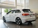 Ａ３ スポーツバック３０ＴＦＳＩ　スポーツ　認定中古車　ＳＬＩＮＥダイナミックリミテッド　（３７５台限定車）　アシスタンスパッケージ　Ａｕｄｉｓｐｏｒｔ１８インチアルミホイール　ＴＶ　マトリクスＬＥＤヘッドライト　バーチャルコックピット（5枚目）