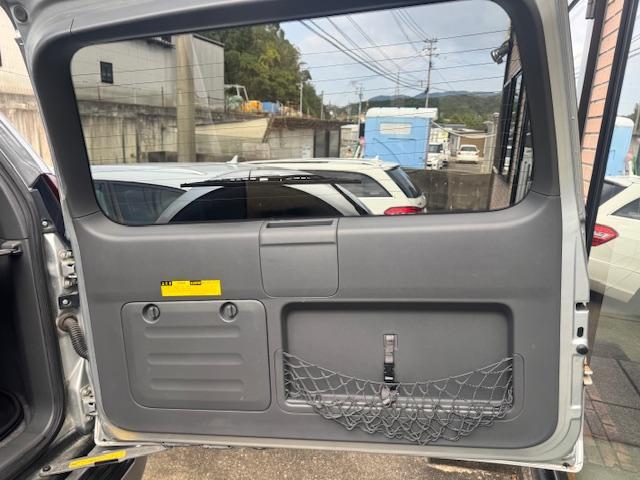 ランドクルーザープラド TX ランドクルーザープラド2.7XT・4WD・サンルーフ・ETC・バックカメラ・サイドバイザー・サイドステップ・HDDナビ・レザー調シートカバー・リヤハードカバー・(21枚目)