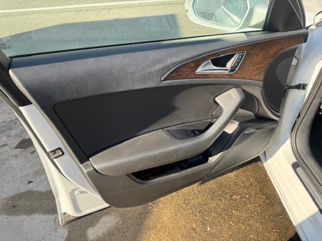 隣接自社整備工場完備！！社外部品の取り付けも承ります！！