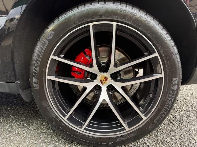 マカン マカンS 2022年モデル スポーツクロノ パノラミックサンルーフ 赤革 全方位カメラ LEDヘッド シートベンチレーション アクティブレーザークルーズ(13枚目)