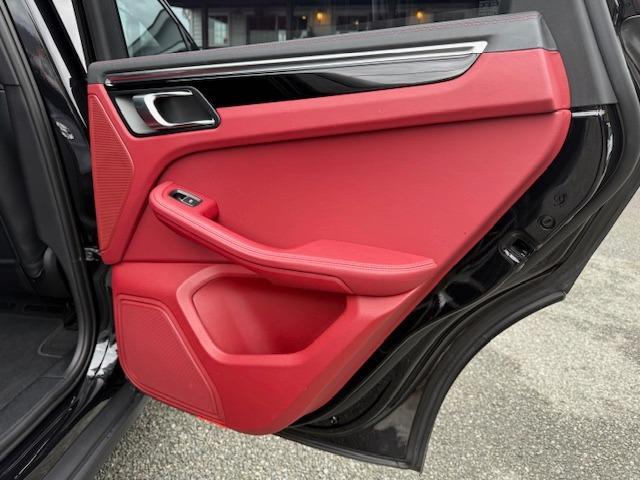 マカン マカンS 2022年モデル スポーツクロノ パノラミックサンルーフ 赤革 全方位カメラ LEDヘッド シートベンチレーション アクティブレーザークルーズ(19枚目)