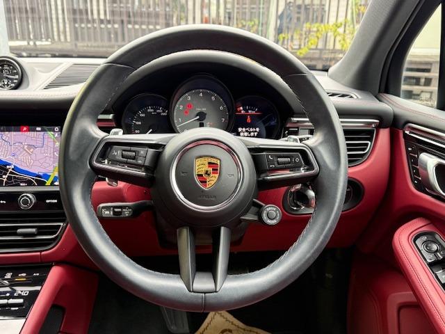 マカン マカンS 2022年モデル スポーツクロノ パノラミックサンルーフ 赤革 全方位カメラ LEDヘッド シートベンチレーション アクティブレーザークルーズ(24枚目)