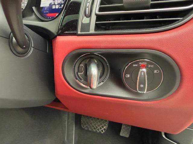 マカン マカンS 2022年モデル スポーツクロノ パノラミックサンルーフ 赤革 全方位カメラ LEDヘッド シートベンチレーション アクティブレーザークルーズ(43枚目)