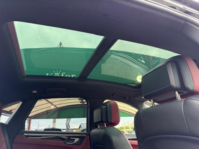 マカン マカンS 2022年モデル スポーツクロノ パノラミックサンルーフ 赤革 全方位カメラ LEDヘッド シートベンチレーション アクティブレーザークルーズ(45枚目)