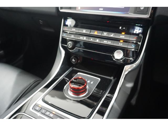 ＸＥ　プレステージ　ワンオーナー　シートヒーター　ブラインドスポットモニタ１７インチ　リバーストラフィックディテクション　フロントリアパークアシスト　フルセグＴＶ　ＭＥＲＩＤＩＡＮサウンド　リアカメラ　アルミパネル(25枚目)