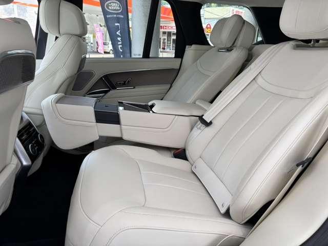 レンジローバー オートバイオグラフィＰ５５０ｅスタンダドホイールベス　３．０Ｌ　Ｐ５５０ｅ　スタンダードホイールベース　４ＷＤ　ワンオーナー　プラグインハイブリッド（7枚目）
