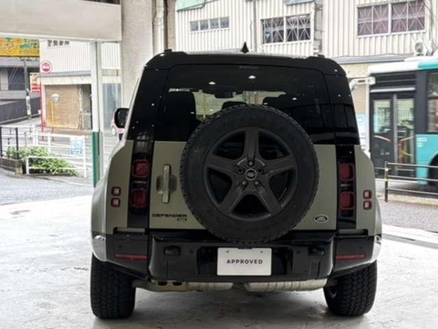 ディフェンダー １１０Ｘ－ダイナミックＳＥ　Ｄ３００　４ＷＤ　全周囲カメラ　クリアランスソナー　オートクルーズコントロール　レーンアシスト　衝突被害軽減システム　ナビ　ＬＥＤヘッドランプ　アルミホイール　スマートキー　アイドリングストップ　電動格納ミラー（16枚目）