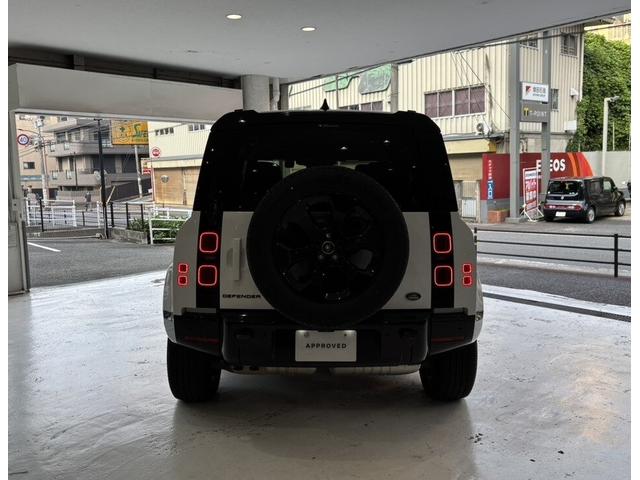 ディフェンダー １１０Ｘ－ダイナミックＳＥ　Ｄ３００　ディーゼルターボ　４ＷＤ　２０インチ　ブラックルーフ　ブラックルーフレール　Ｍｅｒｉｄｉａｎサウンドシステム　アップルカープレイ　アンドロイドオート　ブラインドスポットアシスト　シートヒーター（3枚目）