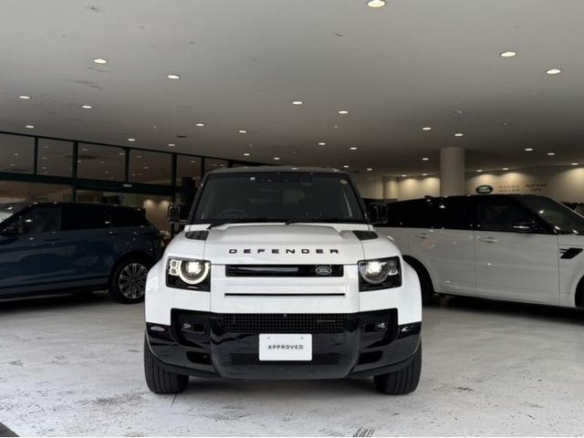 ディフェンダー １１０Ｘ－ダイナミックＳＥ　Ｄ３００　ディーゼルターボ　４ＷＤ　２０インチ　ブラックルーフ　ブラックルーフレール　Ｍｅｒｉｄｉａｎサウンドシステム　アップルカープレイ　アンドロイドオート　ブラインドスポットアシスト　シートヒーター（4枚目）