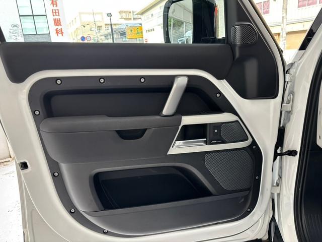 ディフェンダー １１０Ｘ－ダイナミックＳＥ　Ｄ３００　ディーゼルターボ　４ＷＤ　２０インチ　ブラックルーフ　ブラックルーフレール　Ｍｅｒｉｄｉａｎサウンドシステム　アップルカープレイ　アンドロイドオート　ブラインドスポットアシスト　シートヒーター（8枚目）