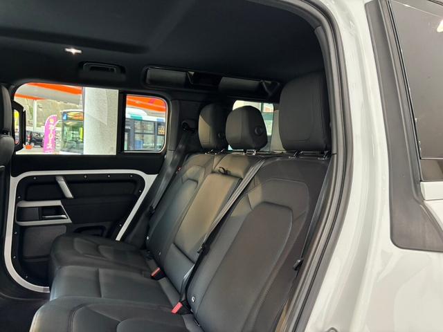 ディフェンダー １１０Ｘ－ダイナミックＳＥ　Ｄ３００　ディーゼルターボ　４ＷＤ　２０インチ　ブラックルーフ　ブラックルーフレール　Ｍｅｒｉｄｉａｎサウンドシステム　アップルカープレイ　アンドロイドオート　ブラインドスポットアシスト　シートヒーター（10枚目）