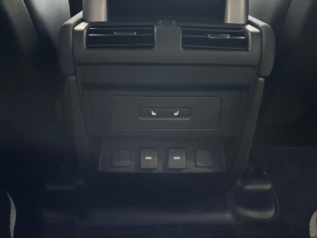 ディフェンダー １１０Ｘ－ダイナミックＳＥ　Ｄ３００　ディーゼルターボ　４ＷＤ　２０インチ　ブラックルーフ　ブラックルーフレール　Ｍｅｒｉｄｉａｎサウンドシステム　アップルカープレイ　アンドロイドオート　ブラインドスポットアシスト　シートヒーター（13枚目）