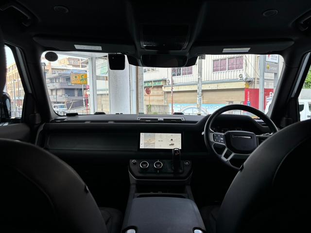 ディフェンダー １１０Ｘ－ダイナミックＳＥ　Ｄ３００　ディーゼルターボ　４ＷＤ　２０インチ　ブラックルーフ　ブラックルーフレール　Ｍｅｒｉｄｉａｎサウンドシステム　アップルカープレイ　アンドロイドオート　ブラインドスポットアシスト　シートヒーター（17枚目）