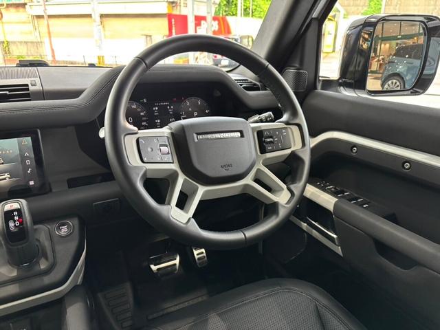 ディフェンダー １１０Ｘ－ダイナミックＳＥ　Ｄ３００　ディーゼルターボ　４ＷＤ　２０インチ　ブラックルーフ　ブラックルーフレール　Ｍｅｒｉｄｉａｎサウンドシステム　アップルカープレイ　アンドロイドオート　ブラインドスポットアシスト　シートヒーター（18枚目）