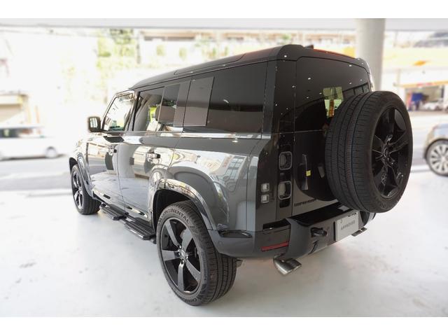 ディフェンダー １１０Ｖ８　Ｐ５２５　４ＷＤ　ワンオーナー　２２インチ　スライディングパノラミックルーフ　Ｍｅｒｉｄｉａｎサラウンドサウンドシステム　フロントシートヒーター＆クーラー　ワイヤレスデバイスチャージング　エアサスペンション（4枚目）