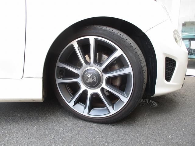 アバルト５９５ ツーリズモ　認定中古車　レッドレザーシート　純正１７インチアルミホイール　キセノンヘッドライト　パドルシフト　アップルカープレイ　アンドロイドオート　Ｂｌｕｅｔｏｏｔｈ　キーレス（13枚目）