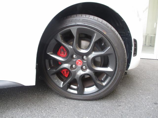 アバルト１２４ スパイダー ベースグレード　レザー／ナビパッケージ　認定中古車　ＡＴ　ディーラー車　スマートキー　ＬＥＤヘッドライト　純正１７インチアルミホイール　レコードモンツァ　レザーシート　ナビ　地デジ　ＣＤ／ＤＶＤ　クルーズコントロール（13枚目）