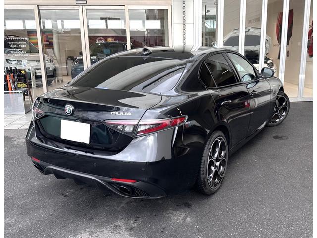 ジュリア ヴェローチェ 認定中古車 ディーラー車 純正19インチアルミホイール レッドレザーシート キセノンヘッドライト 純正ナビ パワーシート シートヒーター パドルシフト ディスプレイオーディオ スマートキー(7枚目)