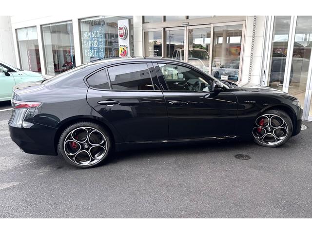 ジュリア ヴェローチェ 認定中古車 ディーラー車 純正19インチアルミホイール レッドレザーシート キセノンヘッドライト 純正ナビ パワーシート シートヒーター パドルシフト ディスプレイオーディオ スマートキー(9枚目)