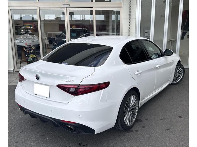 ジュリア ヴェローチェ ディーラー車 認定中古車 レザーシート 純正18インチアルミホイール キセノンヘッドライト アップルカープレイ アンドロイドオート パーキングセンサー バックカメラ パドルシフト(7枚目)