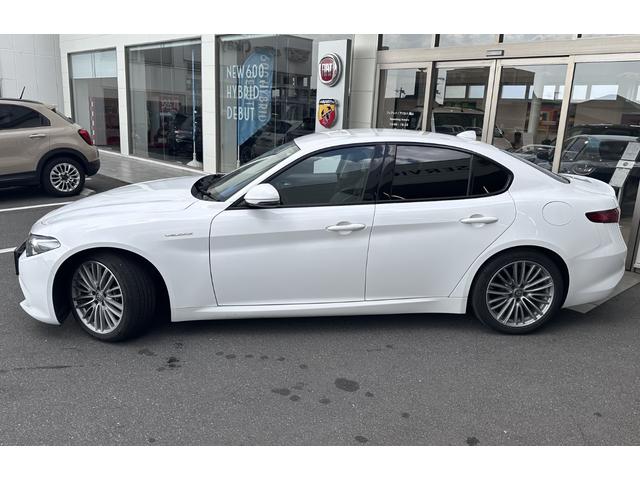 ジュリア ヴェローチェ ディーラー車 認定中古車 レザーシート 純正18インチアルミホイール キセノンヘッドライト アップルカープレイ アンドロイドオート パーキングセンサー バックカメラ パドルシフト(8枚目)