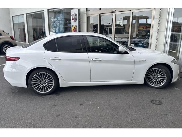 ジュリア ヴェローチェ ディーラー車 認定中古車 レザーシート 純正18インチアルミホイール キセノンヘッドライト アップルカープレイ アンドロイドオート パーキングセンサー バックカメラ パドルシフト(9枚目)