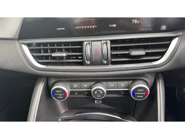 ジュリア ヴェローチェ ディーラー車 認定中古車 レザーシート 純正18インチアルミホイール キセノンヘッドライト アップルカープレイ アンドロイドオート パーキングセンサー バックカメラ パドルシフト(12枚目)