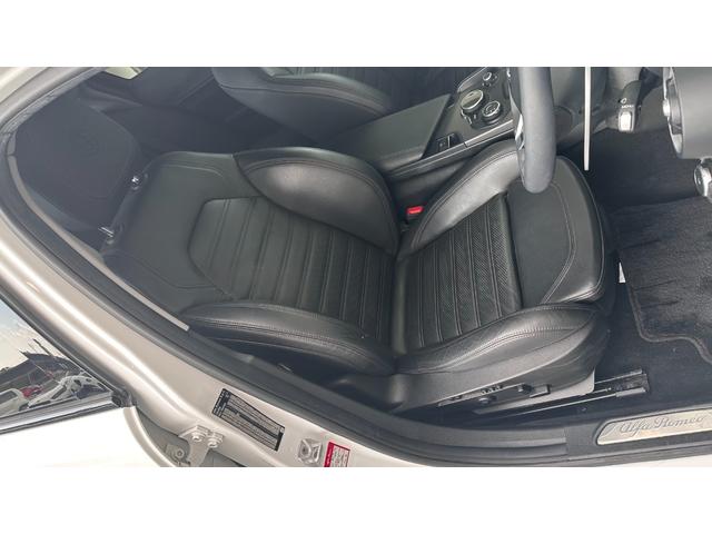 ジュリア ヴェローチェ ディーラー車 認定中古車 レザーシート 純正18インチアルミホイール キセノンヘッドライト アップルカープレイ アンドロイドオート パーキングセンサー バックカメラ パドルシフト(15枚目)