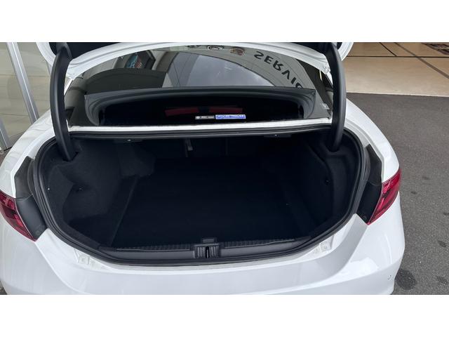 ジュリア ヴェローチェ ディーラー車 認定中古車 レザーシート 純正18インチアルミホイール キセノンヘッドライト アップルカープレイ アンドロイドオート パーキングセンサー バックカメラ パドルシフト(18枚目)