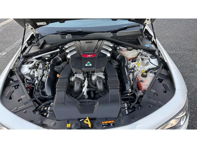 ジュリア クアドリフォリオ　ディーラー車　認定中古車　ハーフレザーシート　Ｖ６ツインターボエンジン　純正１９インチＡＷ　キセノン　アップルカープレイ　アンドロイドオート　パーキングセンサー　バックカメラ　パドルシフト　ドラレコ（18枚目）