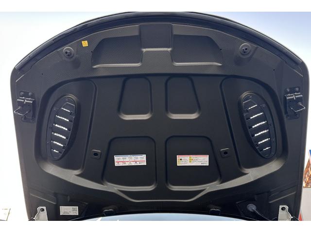 ジュリア クアドリフォリオ　ディーラー車　認定中古車　ハーフレザーシート　Ｖ６ツインターボエンジン　純正１９インチＡＷ　キセノン　アップルカープレイ　アンドロイドオート　パーキングセンサー　バックカメラ　パドルシフト　ドラレコ（19枚目）