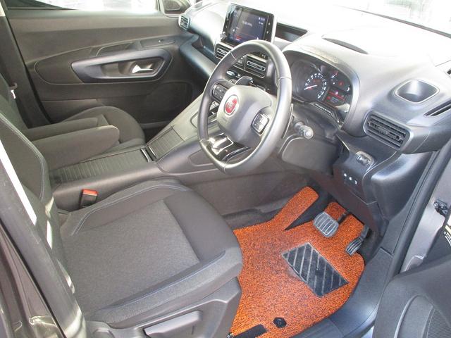 ドブロ マキシ　５　認定中古車　新車保証継承　１００台限定　社外１８インチアルミ　スマートキー　純正ディスプレイオーディオ　ＬＥＤヘッドライト　ルーフレール　アイドリングストップ　アップルカープレイ　アンドロイドオート（5枚目）