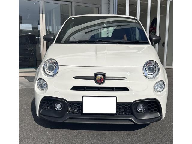 アバルト595 コンペティツィオーネ 認定中古車 RHD MT車 キセノンヘッドライト 純正ディスプレイオーディオ アップルカープレイ アンドロイドオート Bluetooth レコードモンツァマフラー 純正17インチAW サベルトシート(4枚目)