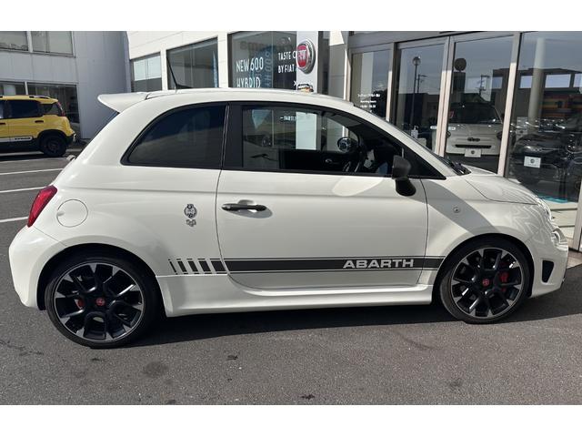 アバルト595 コンペティツィオーネ 認定中古車 RHD MT車 キセノンヘッドライト 純正ディスプレイオーディオ アップルカープレイ アンドロイドオート Bluetooth レコードモンツァマフラー 純正17インチAW サベルトシート(6枚目)