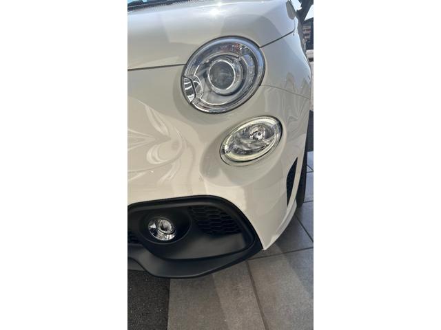 アバルト595 コンペティツィオーネ 認定中古車 RHD MT車 キセノンヘッドライト 純正ディスプレイオーディオ アップルカープレイ アンドロイドオート Bluetooth レコードモンツァマフラー 純正17インチAW サベルトシート(7枚目)