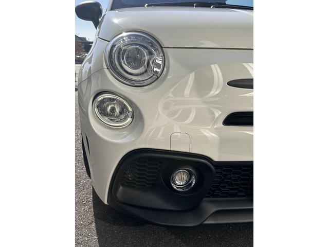 アバルト595 コンペティツィオーネ 認定中古車 RHD MT車 キセノンヘッドライト 純正ディスプレイオーディオ アップルカープレイ アンドロイドオート Bluetooth レコードモンツァマフラー 純正17インチAW サベルトシート(8枚目)