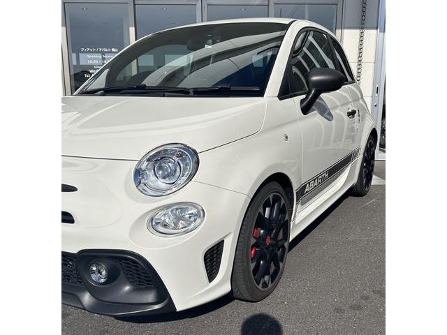 アバルト595 コンペティツィオーネ 認定中古車 RHD MT車 キセノンヘッドライト 純正ディスプレイオーディオ アップルカープレイ アンドロイドオート Bluetooth レコードモンツァマフラー 純正17インチAW サベルトシート(9枚目)