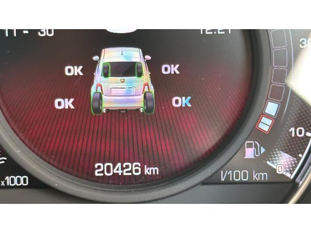 アバルト595 コンペティツィオーネ 認定中古車 RHD MT車 キセノンヘッドライト 純正ディスプレイオーディオ アップルカープレイ アンドロイドオート Bluetooth レコードモンツァマフラー 純正17インチAW サベルトシート(19枚目)