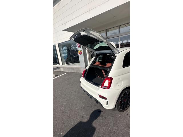 アバルト595 コンペティツィオーネ 認定中古車 RHD MT車 キセノンヘッドライト 純正ディスプレイオーディオ アップルカープレイ アンドロイドオート Bluetooth レコードモンツァマフラー 純正17インチAW サベルトシート(29枚目)