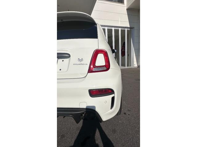 アバルト595 コンペティツィオーネ 認定中古車 RHD MT車 キセノンヘッドライト 純正ディスプレイオーディオ アップルカープレイ アンドロイドオート Bluetooth レコードモンツァマフラー 純正17インチAW サベルトシート(33枚目)