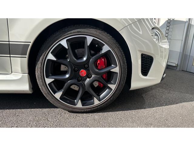 アバルト595 コンペティツィオーネ 認定中古車 RHD MT車 キセノンヘッドライト 純正ディスプレイオーディオ アップルカープレイ アンドロイドオート Bluetooth レコードモンツァマフラー 純正17インチAW サベルトシート(34枚目)