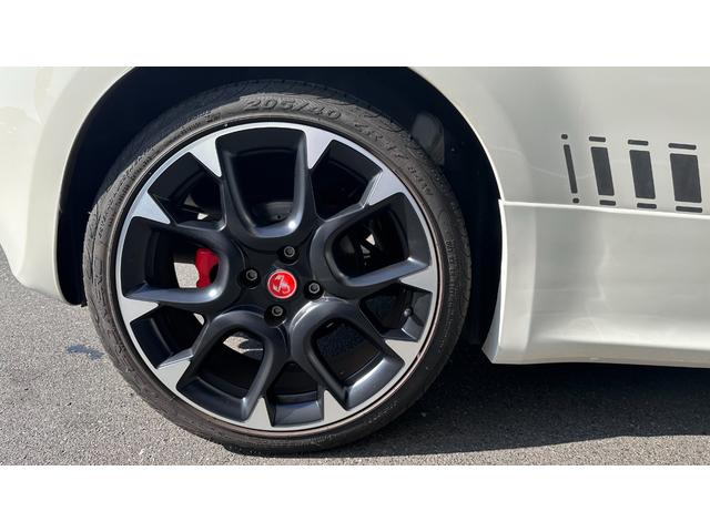 アバルト595 コンペティツィオーネ 認定中古車 RHD MT車 キセノンヘッドライト 純正ディスプレイオーディオ アップルカープレイ アンドロイドオート Bluetooth レコードモンツァマフラー 純正17インチAW サベルトシート(35枚目)