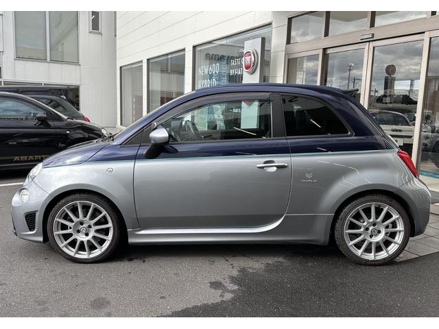 アバルト695C リヴァーレ ベースグレード 認定中古車 RHD 限定モデル キセノン アクラポビッチマフラー 純正17インチAW ブレンボキャリパー ETC ドラレコ カロ社外ナビ 専用ツートーンカラー マホガニーパネル(5枚目)