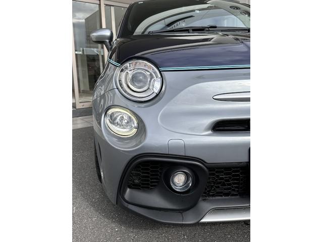 アバルト695C リヴァーレ ベースグレード 認定中古車 RHD 限定モデル キセノン アクラポビッチマフラー 純正17インチAW ブレンボキャリパー ETC ドラレコ カロ社外ナビ 専用ツートーンカラー マホガニーパネル(8枚目)