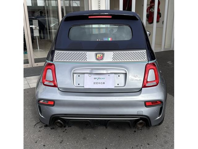 アバルト695C リヴァーレ ベースグレード 認定中古車 RHD 限定モデル キセノン アクラポビッチマフラー 純正17インチAW ブレンボキャリパー ETC ドラレコ カロ社外ナビ 専用ツートーンカラー マホガニーパネル(13枚目)