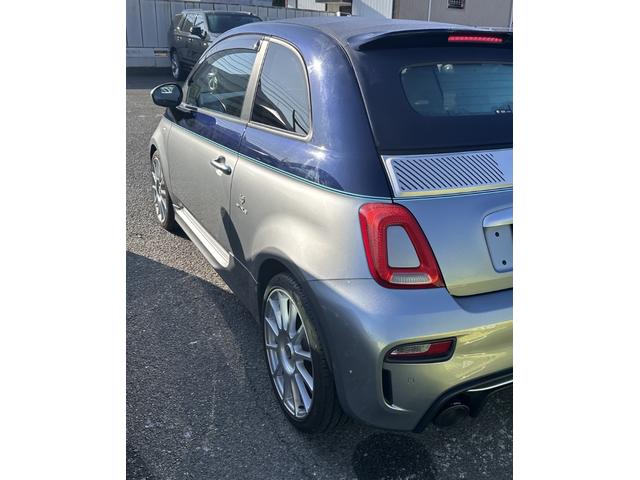 アバルト695C リヴァーレ ベースグレード 認定中古車 RHD 限定モデル キセノン アクラポビッチマフラー 純正17インチAW ブレンボキャリパー ETC ドラレコ カロ社外ナビ 専用ツートーンカラー マホガニーパネル(15枚目)