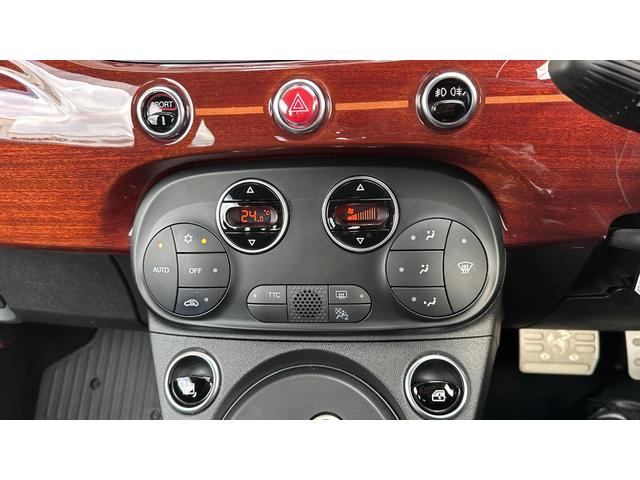 アバルト695C リヴァーレ ベースグレード 認定中古車 RHD 限定モデル キセノン アクラポビッチマフラー 純正17インチAW ブレンボキャリパー ETC ドラレコ カロ社外ナビ 専用ツートーンカラー マホガニーパネル(25枚目)